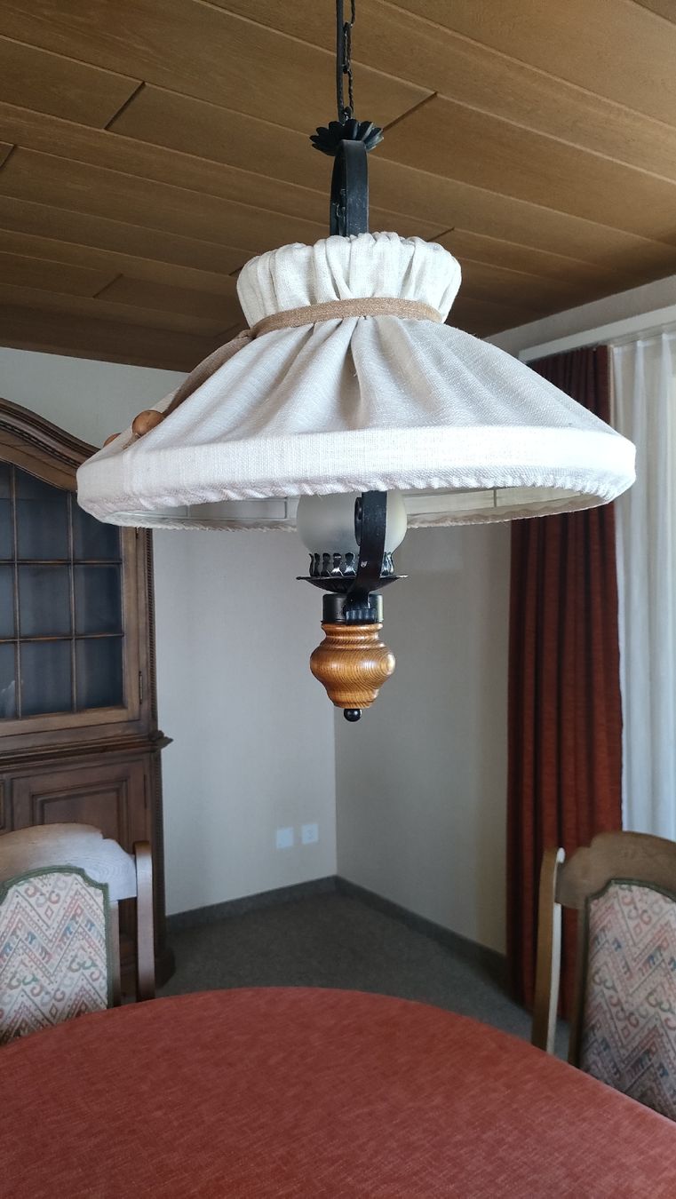 Tavoli: Stubentisch mit 6 Stühlen incl.Lampe – Usato da Flawil venduto da rbdrei 5