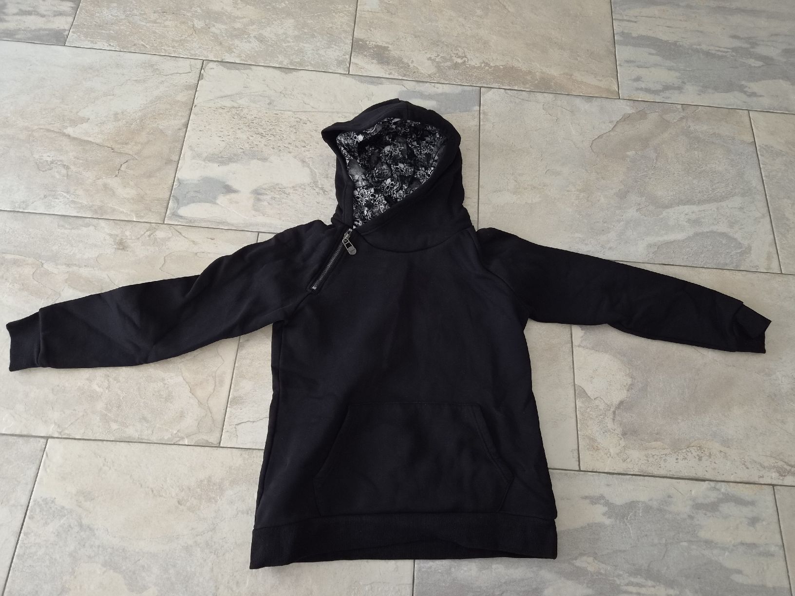 Pullover & Sweatshirts: Pullover Black Premium by EMP Grösse L, Totenköpfe – Neu (gemäss Beschreibung) aus Niederrohrdorf von Miripfiri