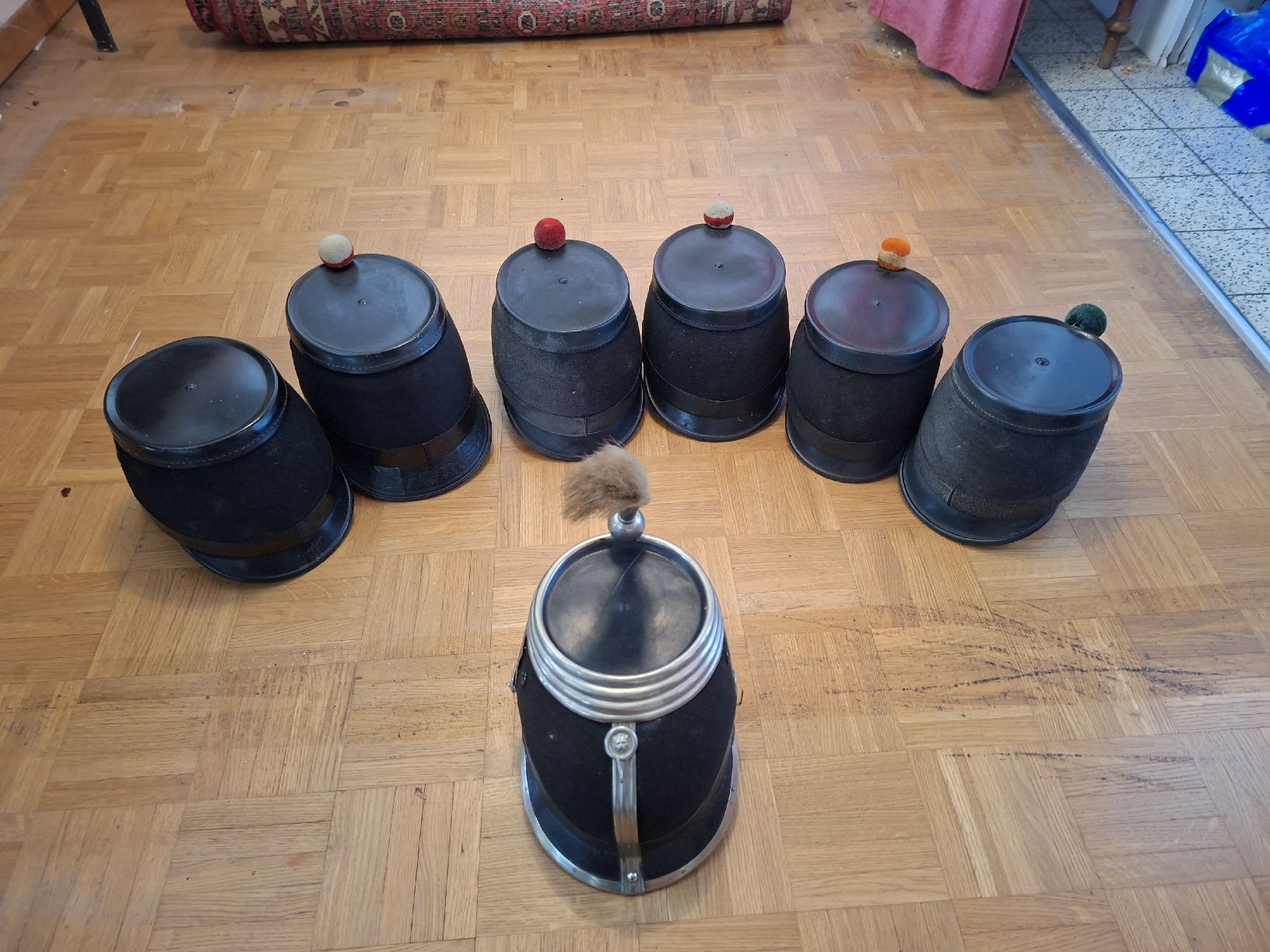 Schweizer Armee Uniformi: Militär Tschako 7 Stk. gem. Bilder – Usato da Boll venduto da romanm0 1