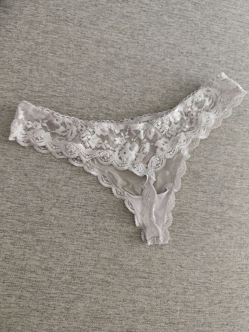 Victoria's Secret Altra biancheria intima: Victoria's Secret String mit Spitze Grösse M.  – Usato da Lenzburg venduto da Iso_jcf7 1