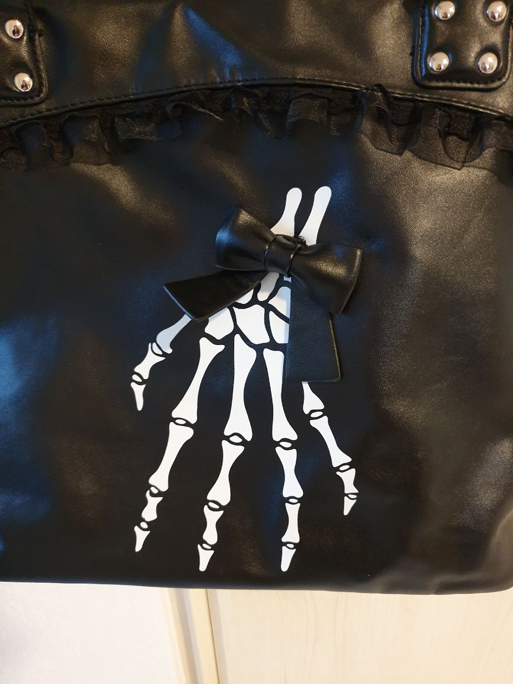 Borse da donna: Handtasche mit Skeletthänden – Usato da Winterthur venduto da ets_yvn2 4