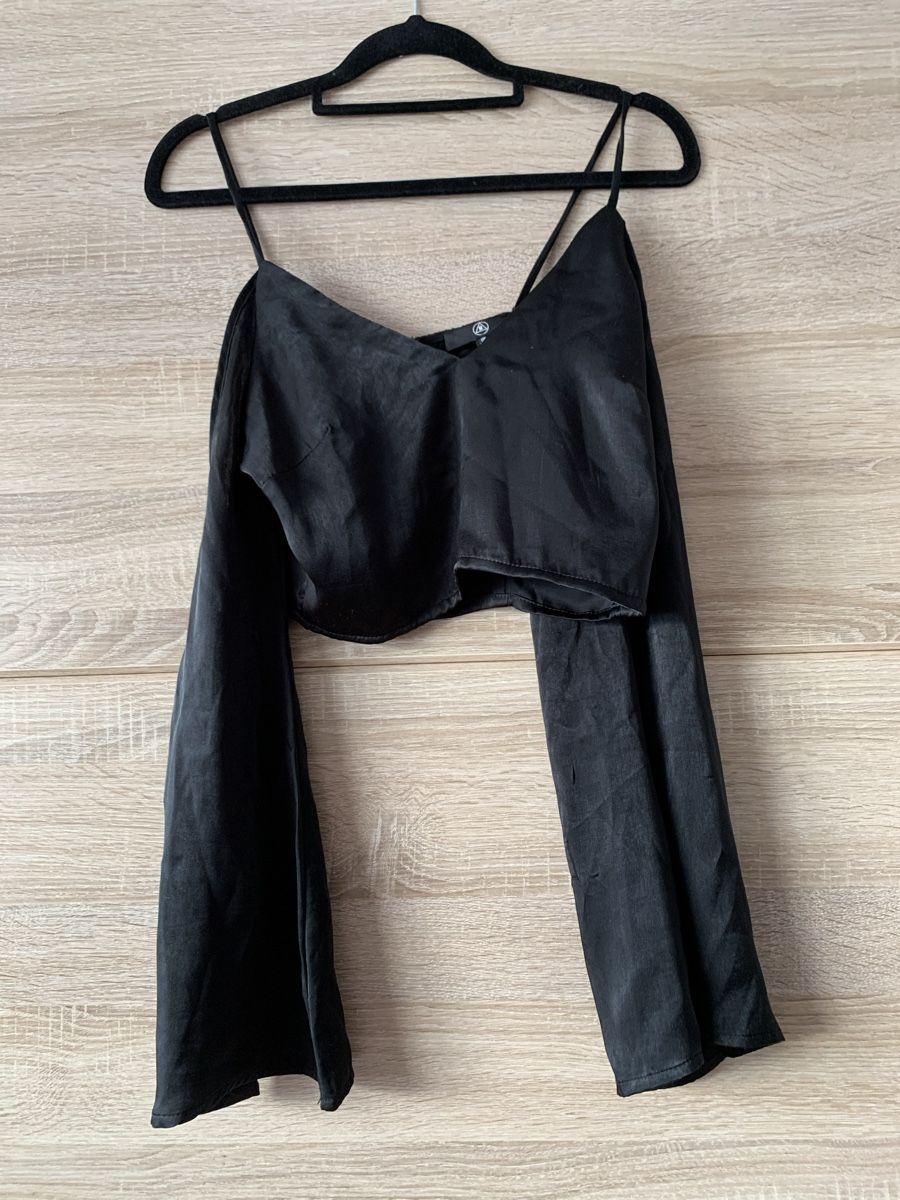 Tops: Crop noir chic – Neu und originalverpackt aus Montreux von Izapeche811