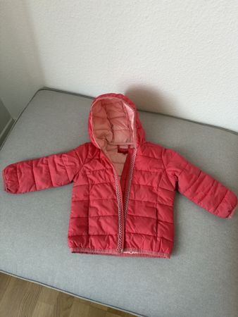 Kinder Steppjacke mit Kapuze rot Farbe guter Zustand