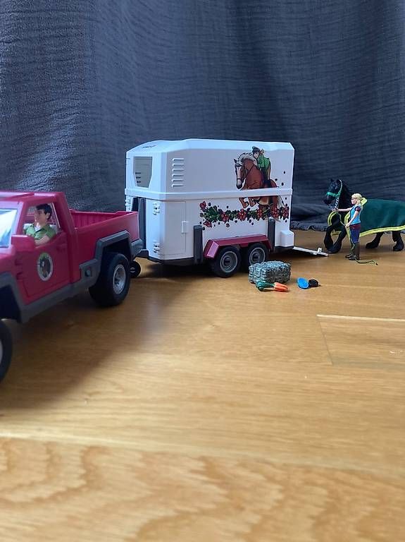 Giocattoli: Schleich Pick-up mit Pferdeanhänger – Usato da Köniz venduto da corinnevo 1