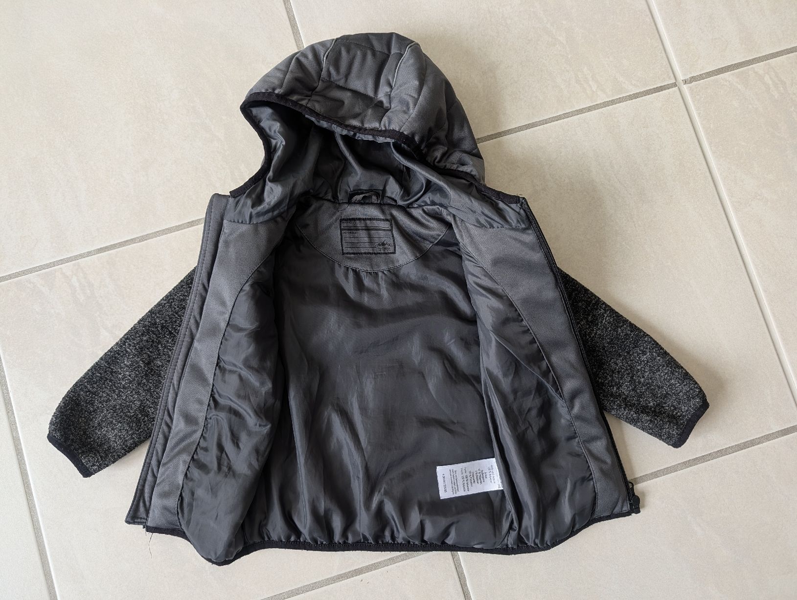 Giacche & Cappotti: Übergangsjacke mit Kapuze, Grösse 98/104 – Usato da Wald ZH venduto da andy_ch01 1
