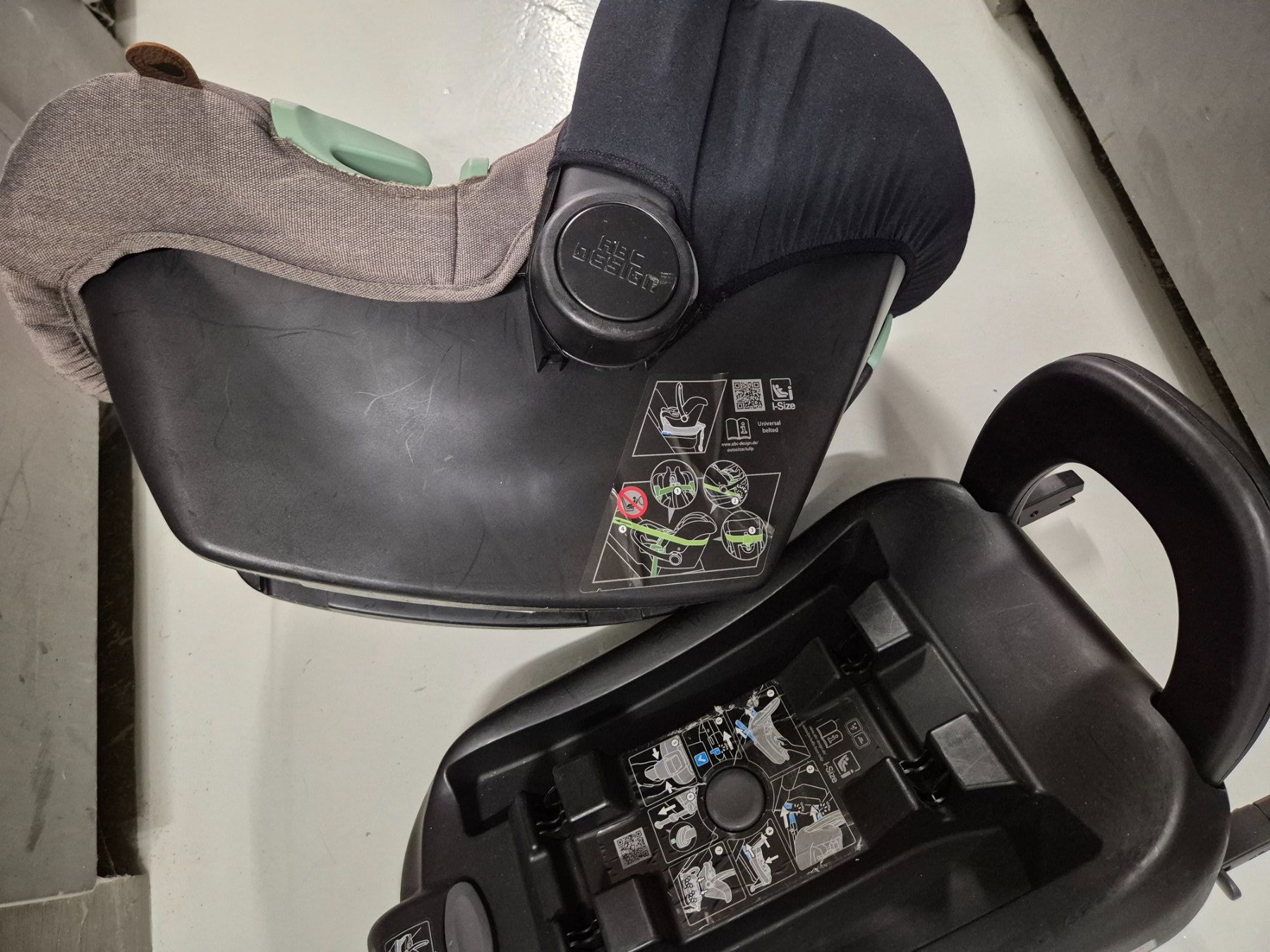Seggiolini per auto: Babyschale + Isofix-Basisstation–Neuwertig – Nuovo (secondo la descrizione) da Wettingen venduto da mcu_67 9