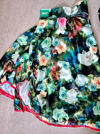 ROCK JUPE BUNT FLORAL DESIGN XS ODER S WICKELROCK UNIKAT TOP