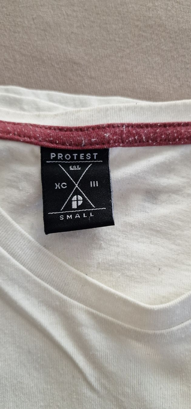 T-shirt: Protest T-Shirt Gr. S Herren weiss – Usato da Roggliswil venduto da Bluro90 1