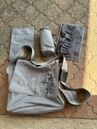 Lässig Wickeltasche / Babytasche mit Zubehör – grau