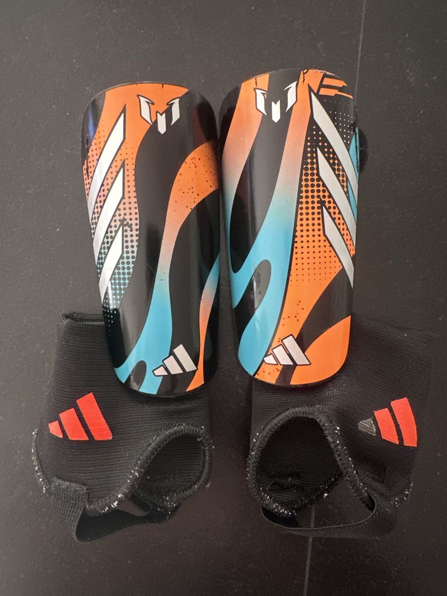 Adidas Schuhe für Jungen: Chaussures et protèges-tibia enfant AdidasMessi – Gebraucht aus Genève von thi_kth9 2