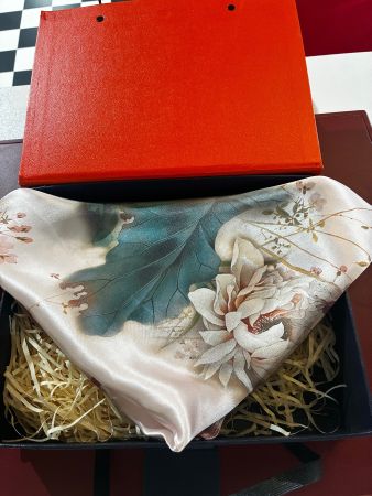 Hochwertiger Seidenschal – Unisex, künstlerische Prints
