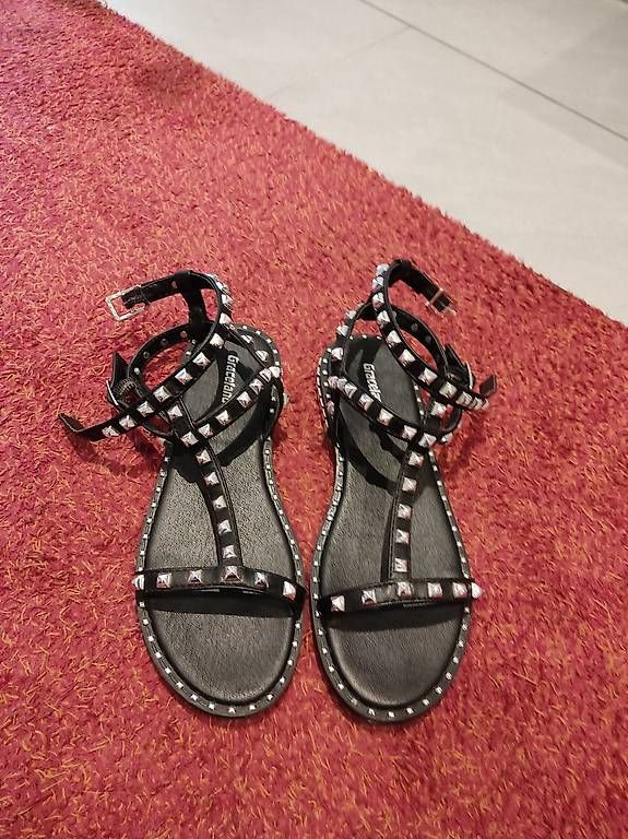 Scarpe per ragazze: Sandalen, Gr. 33 – Usato da Stalden (Sarnen) venduto da minusch015