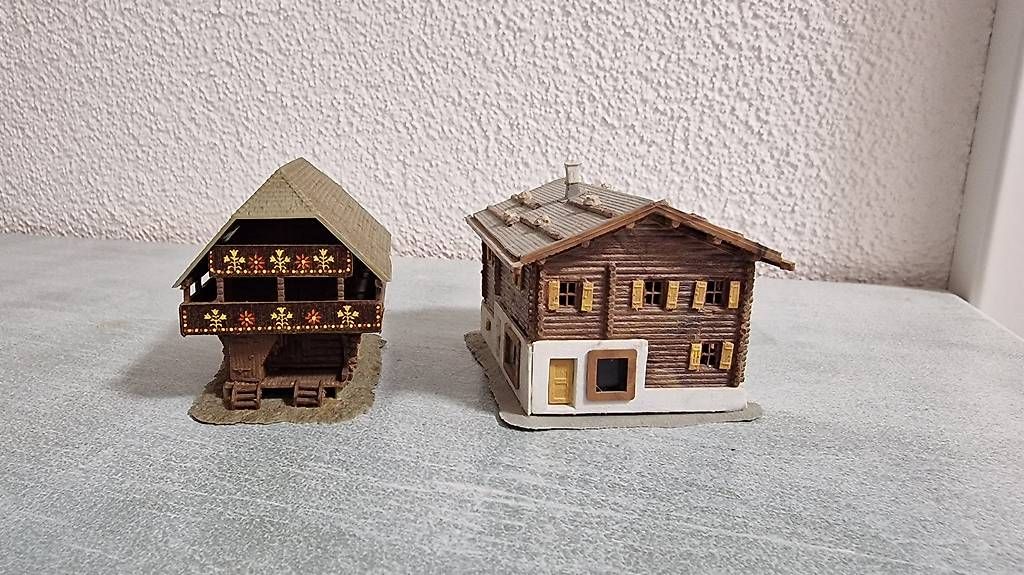 Modellini di ferrovie: Modelleisenbahn Häuser – Usato da Hasle LU venduto da luc_9pxg