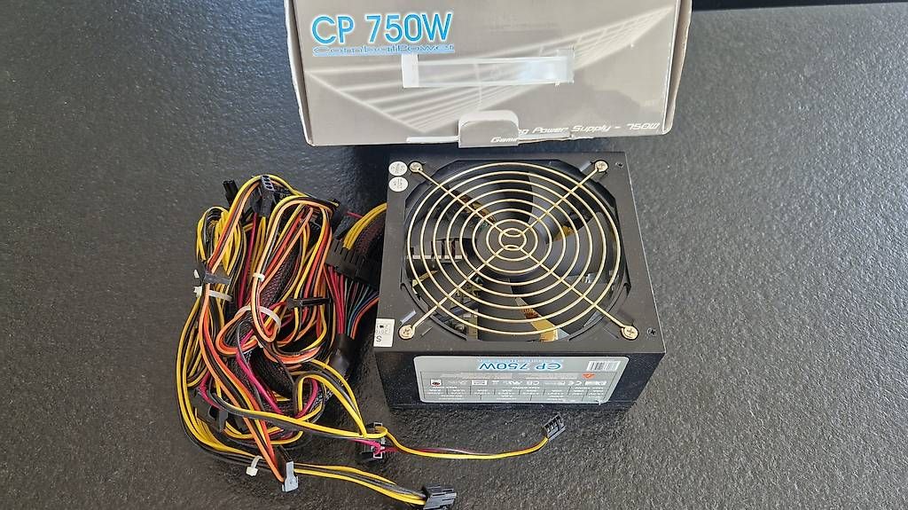 Componenti elettronici: Neues PC Netzteil - 750W – Usato da Oeschgen venduto da Osche02 2