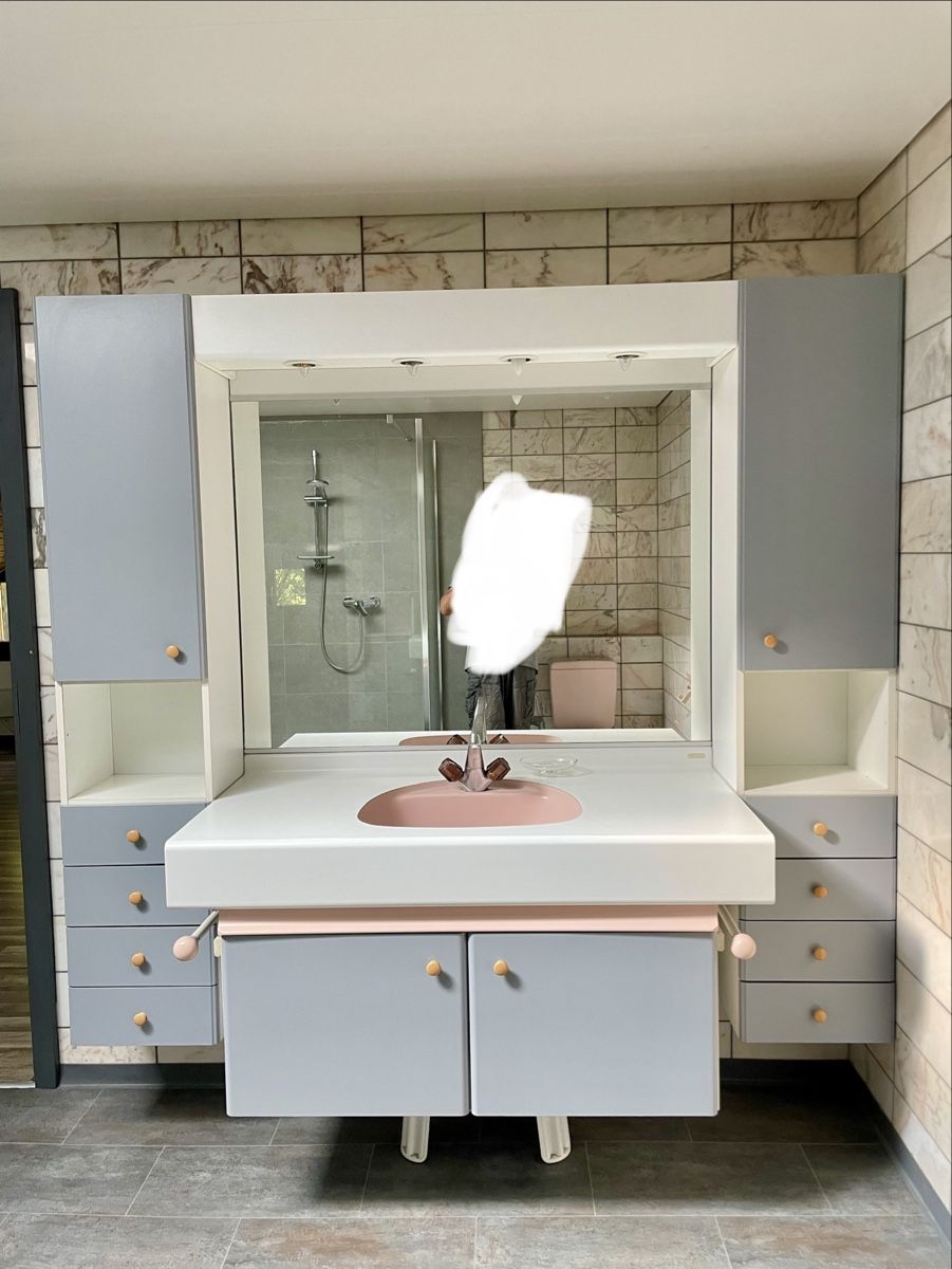 Badezimmermöbel: Waschtischunterschrank mit Spiegel  – Gebraucht aus Biel/Bienne von Sailfar 1