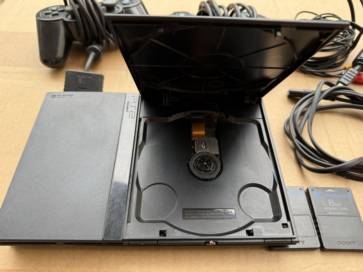 Sony Consoles: PlayStation 2 Set Konsole + 2 Controller + 18 Spiele – D'occasion à Biel/Bienne par theracinghouse-53 3