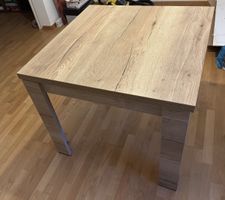 Ausziehbarer Tisch aus Eichenfurnier