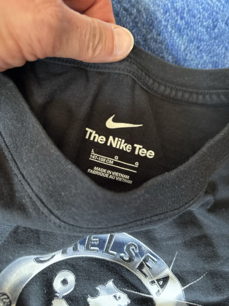 Nike Hemden, T-Shirts & Polos: Nike Tshirt Chelsea ca 146 – Gebraucht aus Liebefeld von nurseli 2