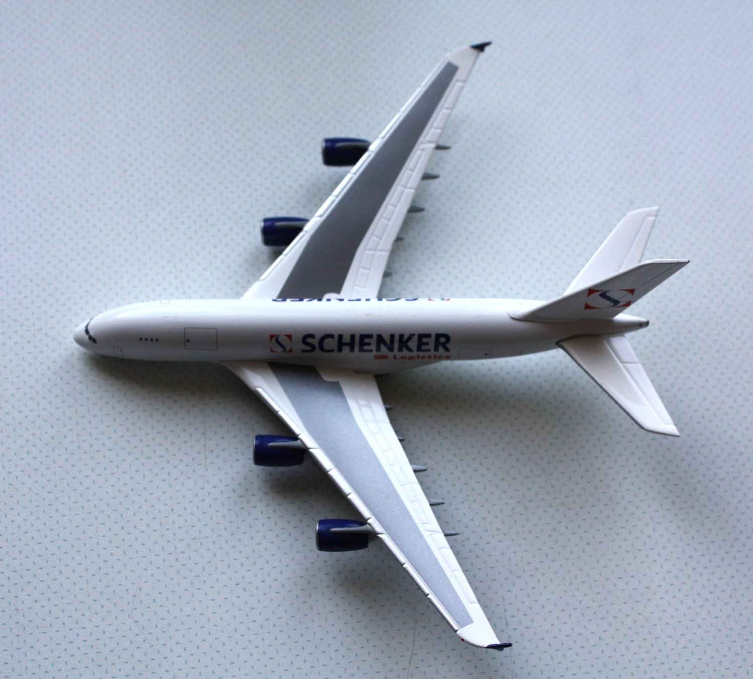Herpa Kit di modellismo & Modellini statici: Herpa Modellflugzeug Schenker Logistics, unbespielt – Usato da Wettingen venduto da Licht08 2
