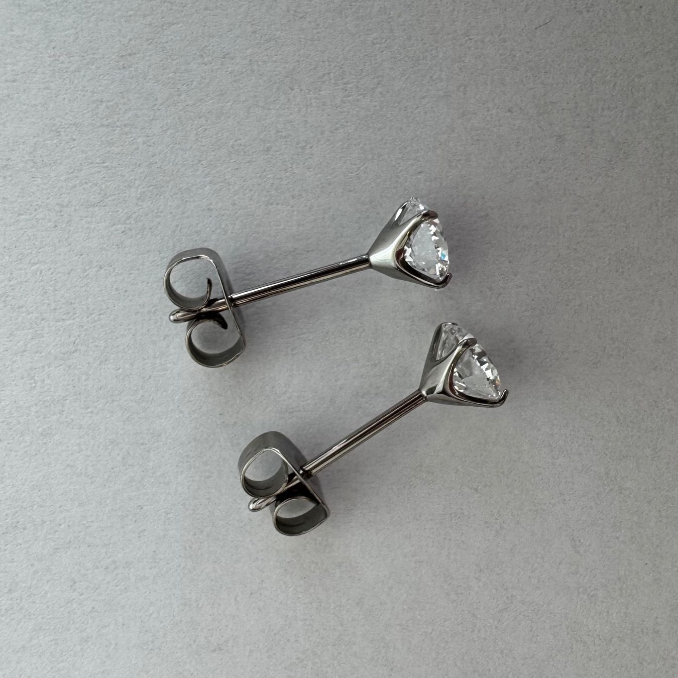 Orecchini pendenti & Orecchini a lobo: Titan Ohrstecker 1.0ct (2x0.5ct) Labor-Diamant D/VVS2 IGI – Nuovo e nell'imballaggio originale da Wallenwil venduto da labgrown.ch 1