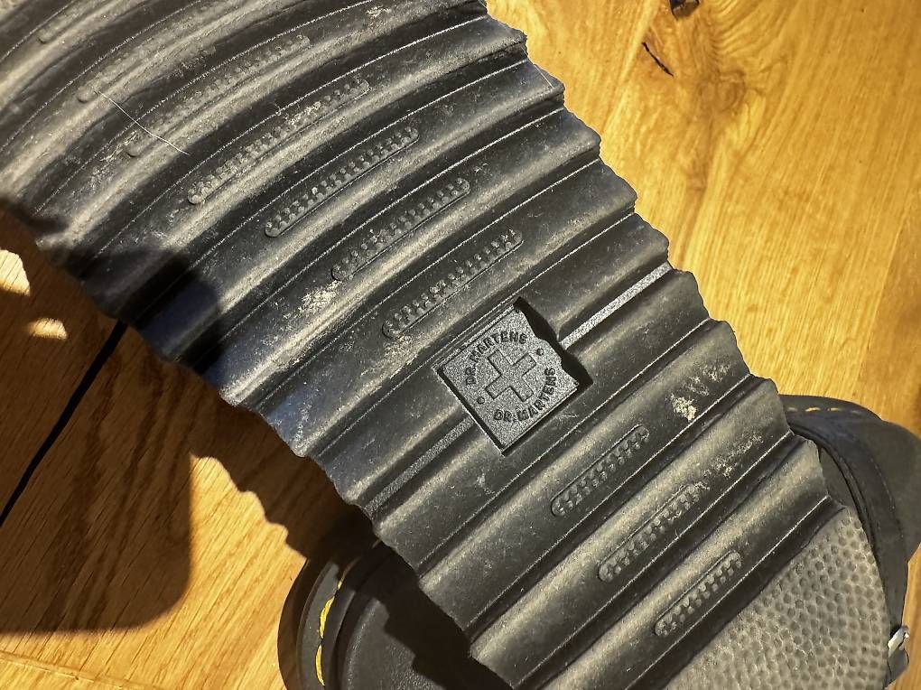 Damenschuhe: Dr. Martens Sandalen Gr. 38 – Gebraucht aus bätterkinden von jos_895n 2