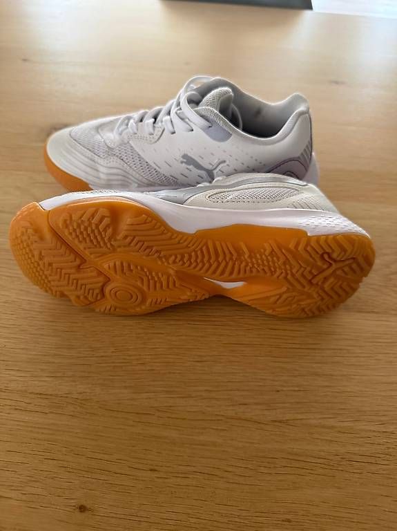 Scarpe per ragazzi: Hallenschuhe Puma Grösse 32 – Usato da Münchringen venduto da Nicole1981 1