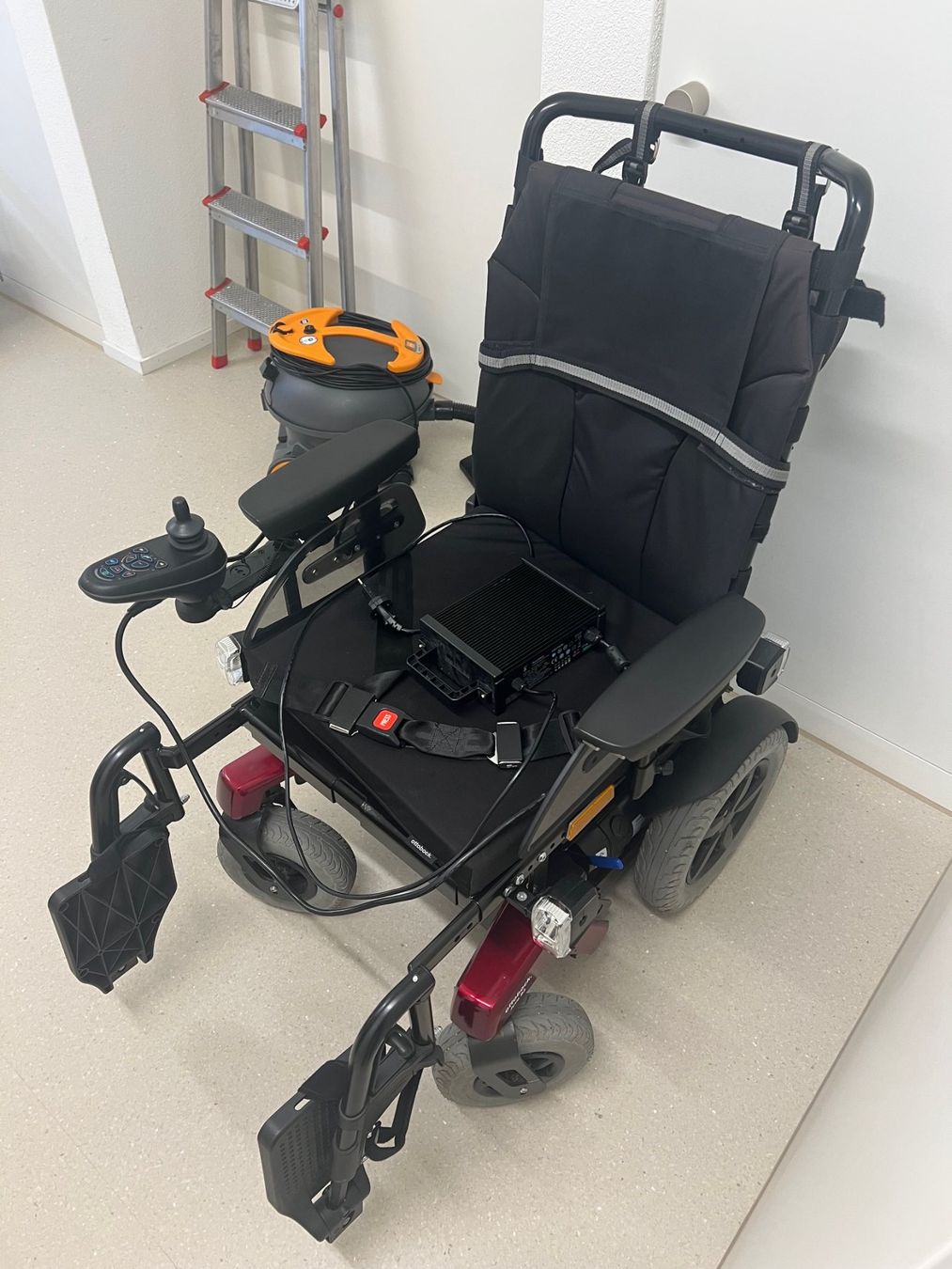Chaises roulantes: E-Rollstuhl – D'occasion à Luzern par MvS79