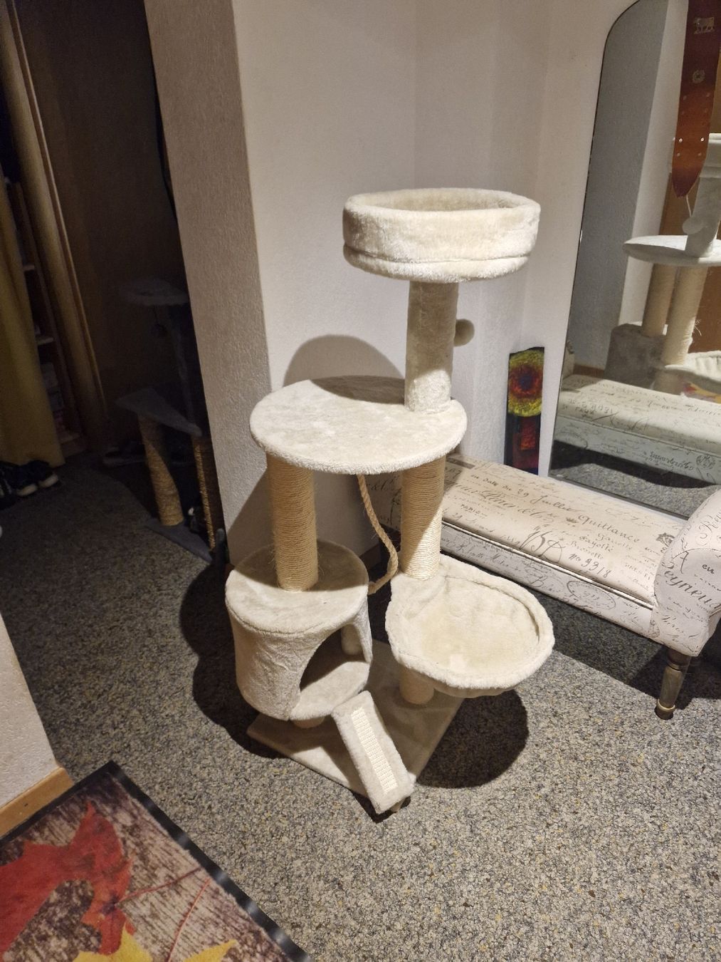 Tiragraffi: Kratzbaum beige gut erhalten – Usato da Menzingen venduto da mat_vx5h 1