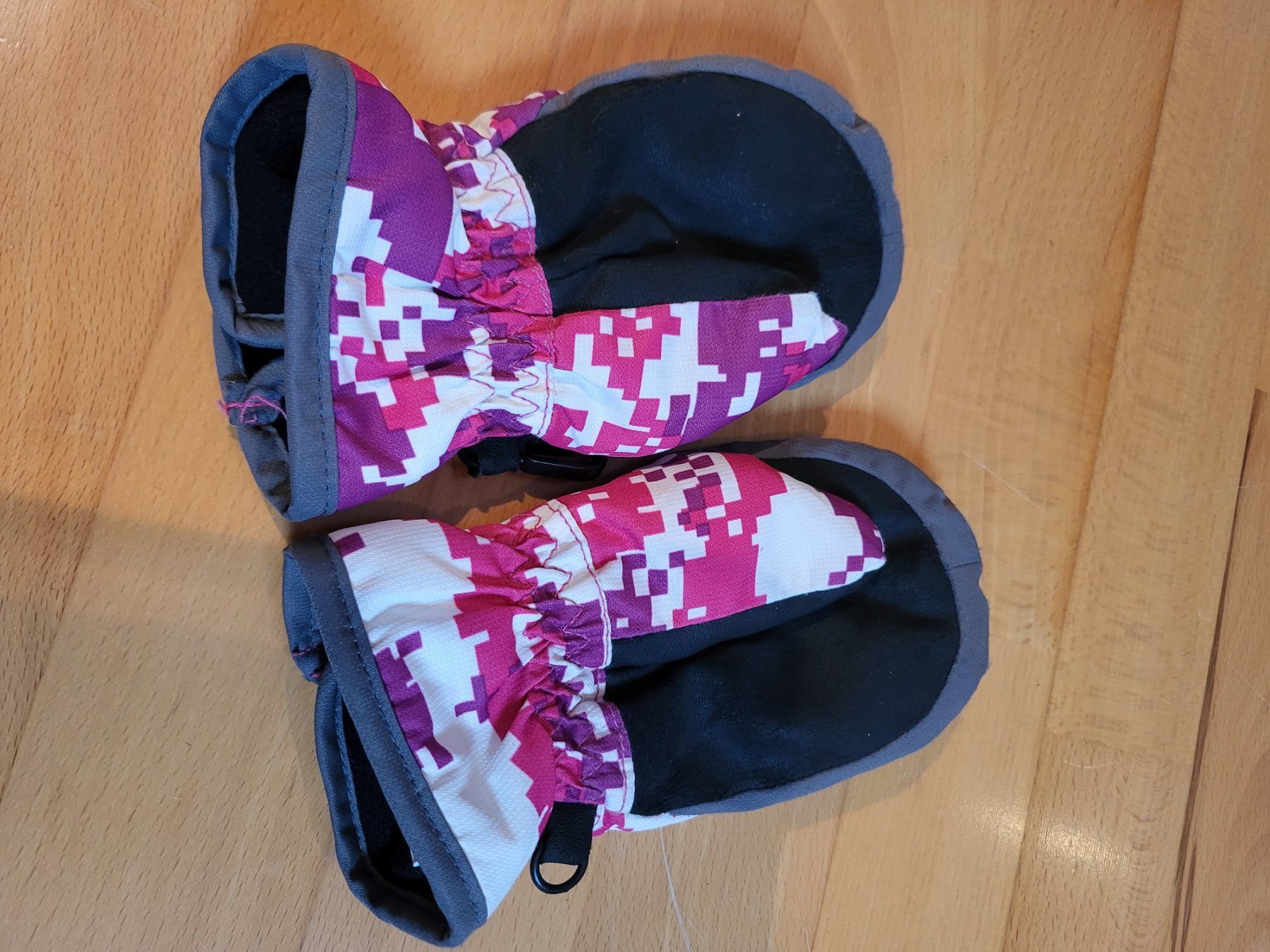 Guanti: Gants 2-3 ans – Usato da Gampelen venduto da cli_2thg 1