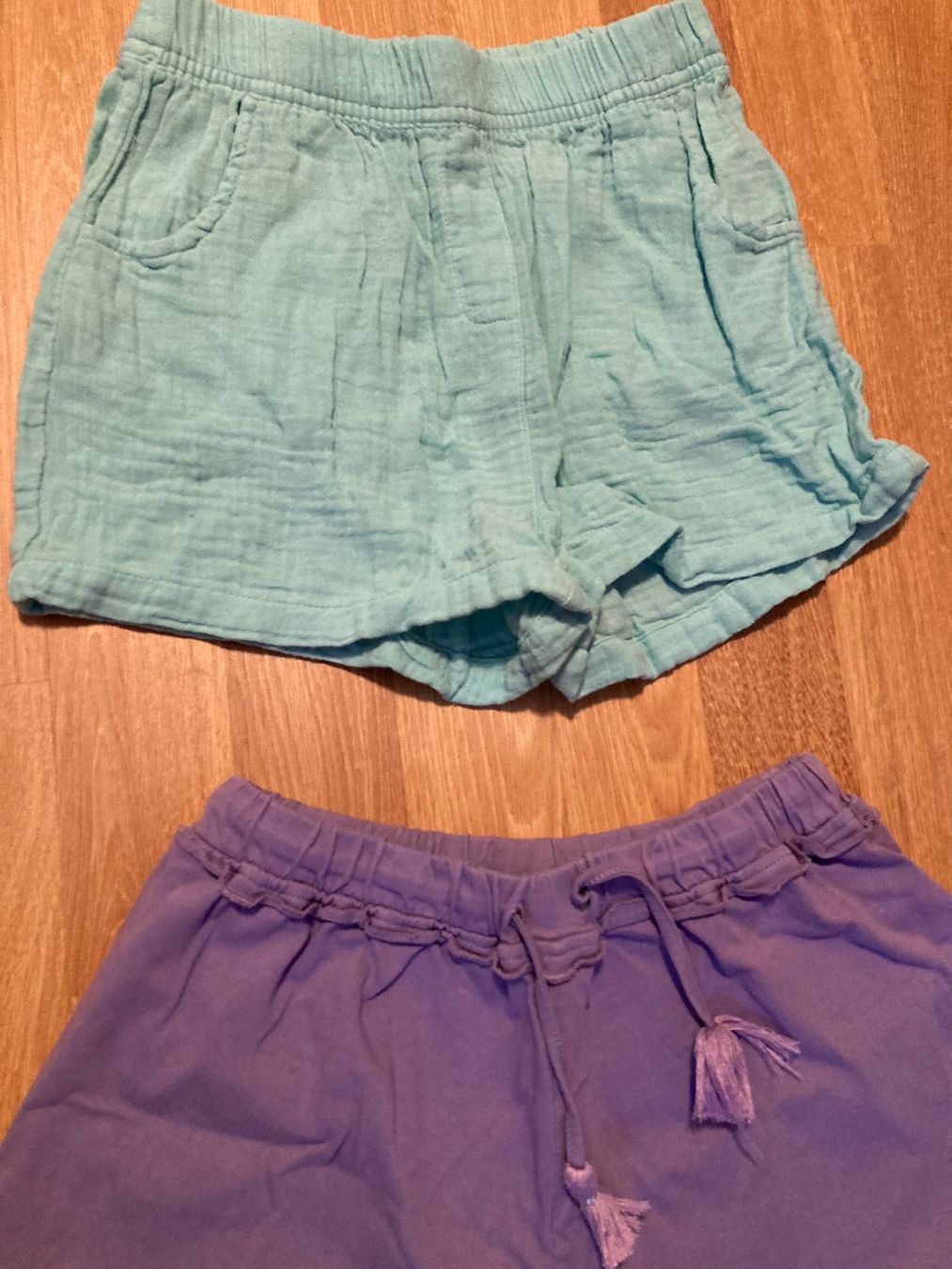Pantalons: Mädchen Shorts Gr. 122 – D'occasion à Emmenbrücke par JJ_89 1