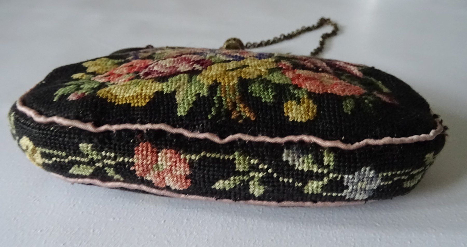 Borse da donna: Alte Petit-Point Abendtasche – Usato da Lengnau BE venduto da Muggi7 3