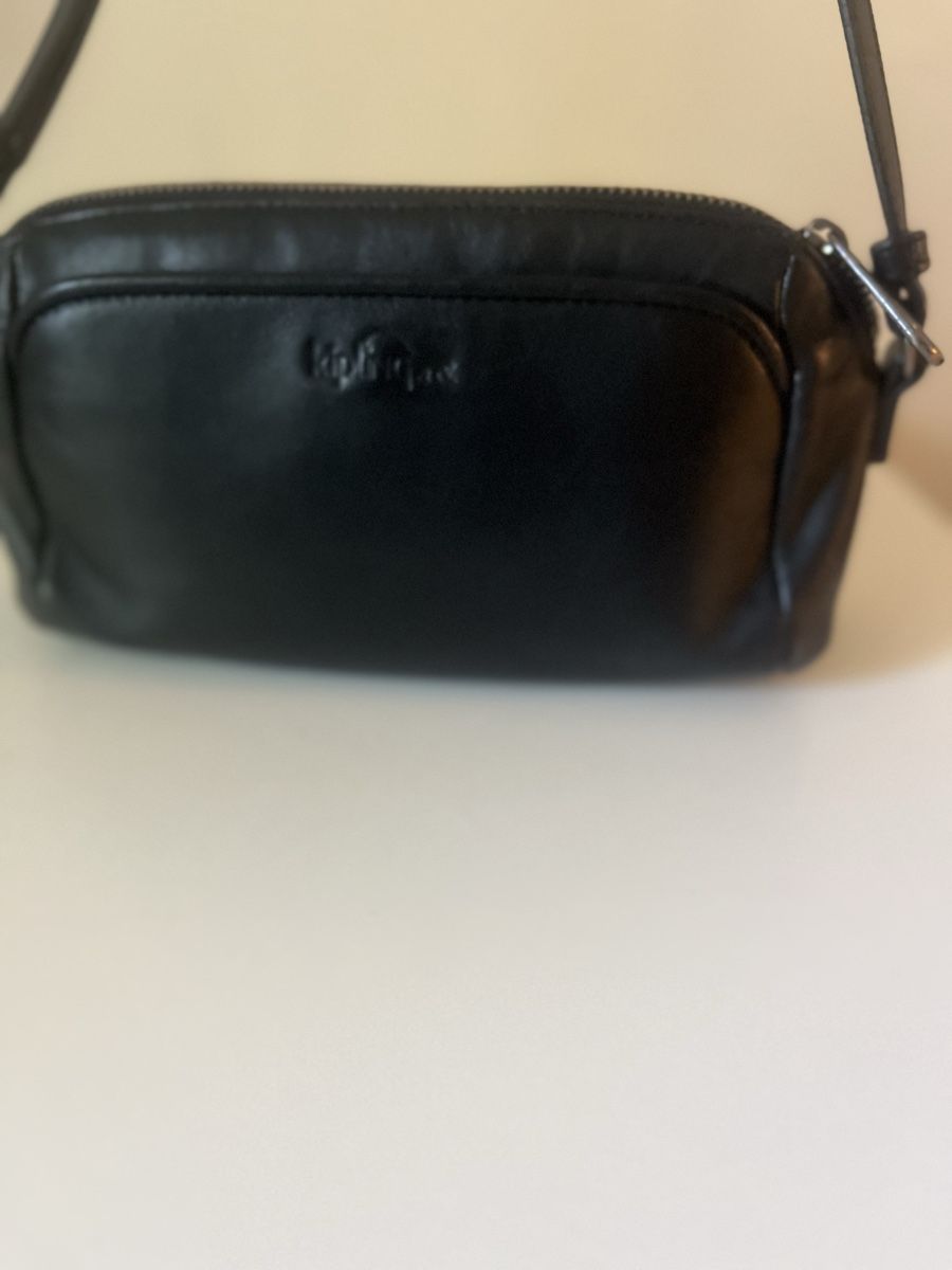 Kipling Taschen für Damen: Original Kipling Leder-Umhängetasche Schwarz 23x14 cm – Gebraucht aus Möhlin von mil_h55x 1