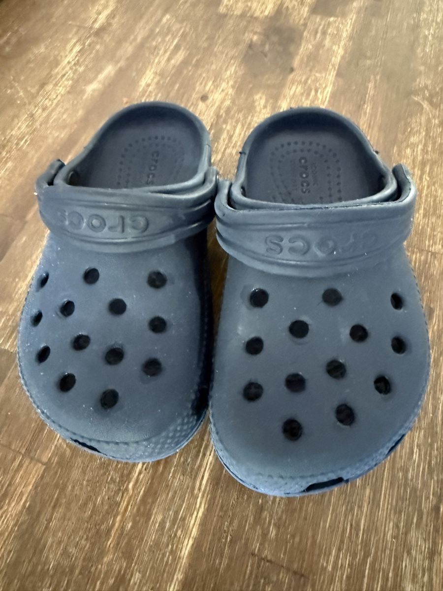 Crocs Schuhe für Jungen: Crocs 23-24 – Gebraucht aus Zürich von CVMK