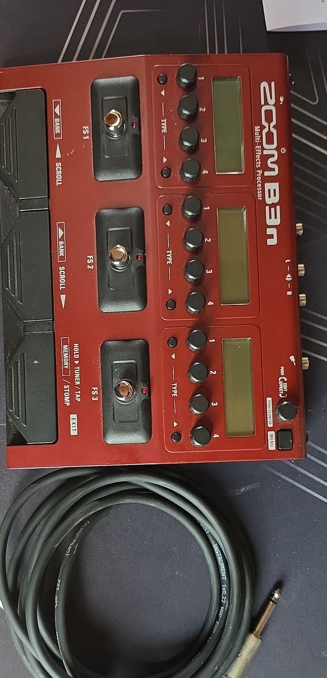 Zoom Strumenti musicali: ZOOM B3n Bass Multi Effects Bass  – Usato da Zofingen venduto da Scheidi1977