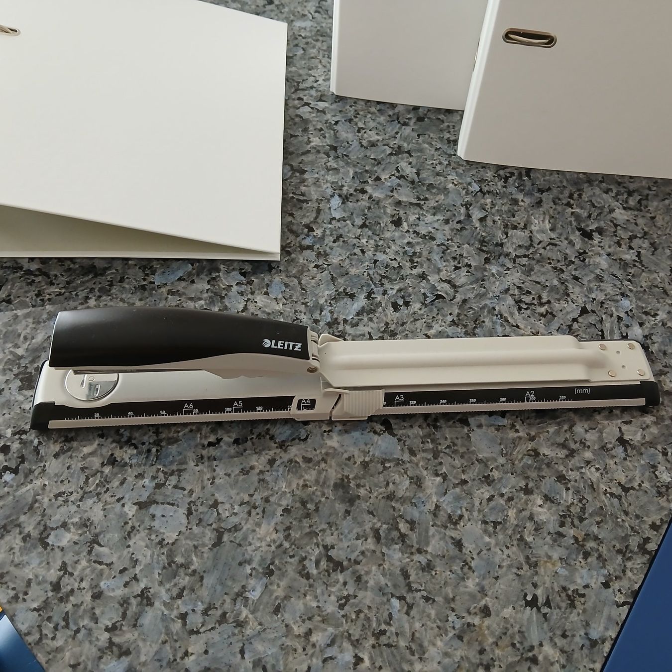 Raccoglitori: Leitz Heftgerät / 3 Ordner weiss – Usato da Safenwil venduto da SilverDesign 2