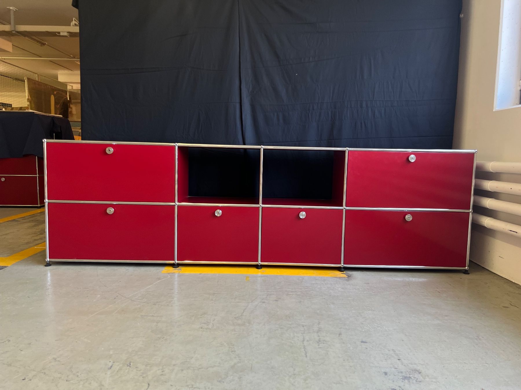 USM Scaffali: USM Haller Sideboard rot – Usato da Luzern venduto da B-R