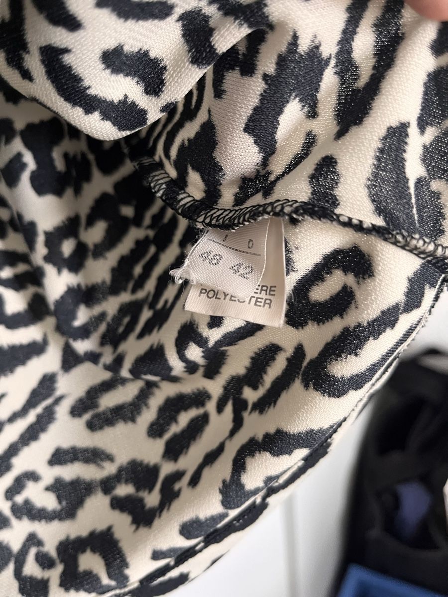 Chemisiers: Damen Pullover Clips Leopardenmuster Grösse 42 neu – D'occasion à Wolfhausen par Sel86i 2