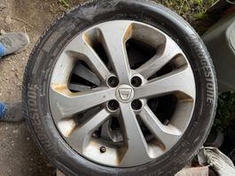 4 Felgen von Dacia mit Pneus Schnäppchen ab Fr. 1.--