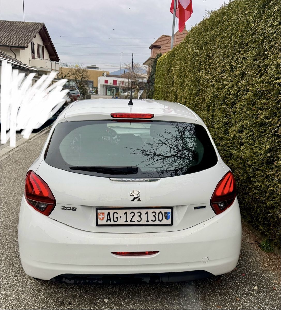 Peugeot Automobili: Peugeot 208 1.2 VTi  ab MFK – Usato da Oftringen venduto da A1Rental 4