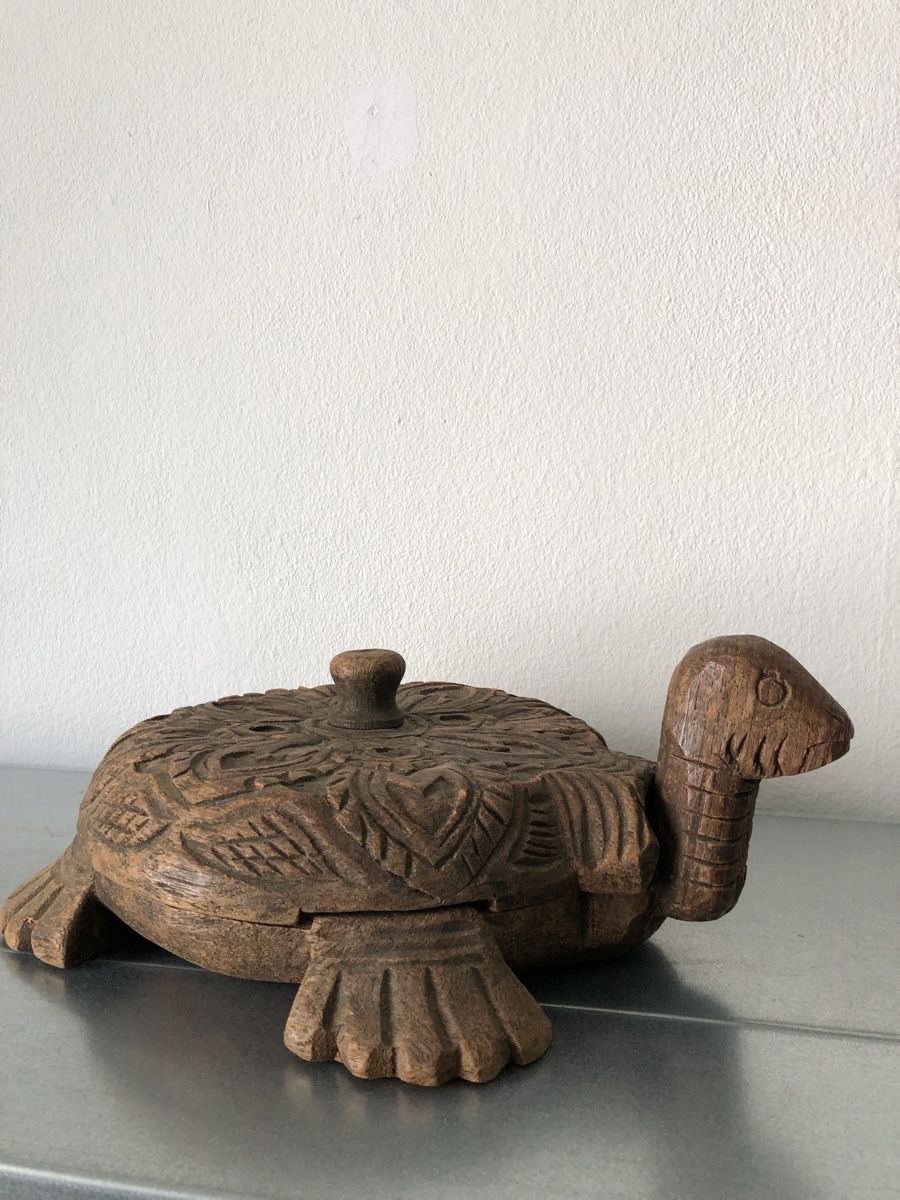 Sculture & Statue: Asiatika Volkskunst geschnitztes Schildkrötenobjekt – Usato da Basel venduto da Amechan. 1