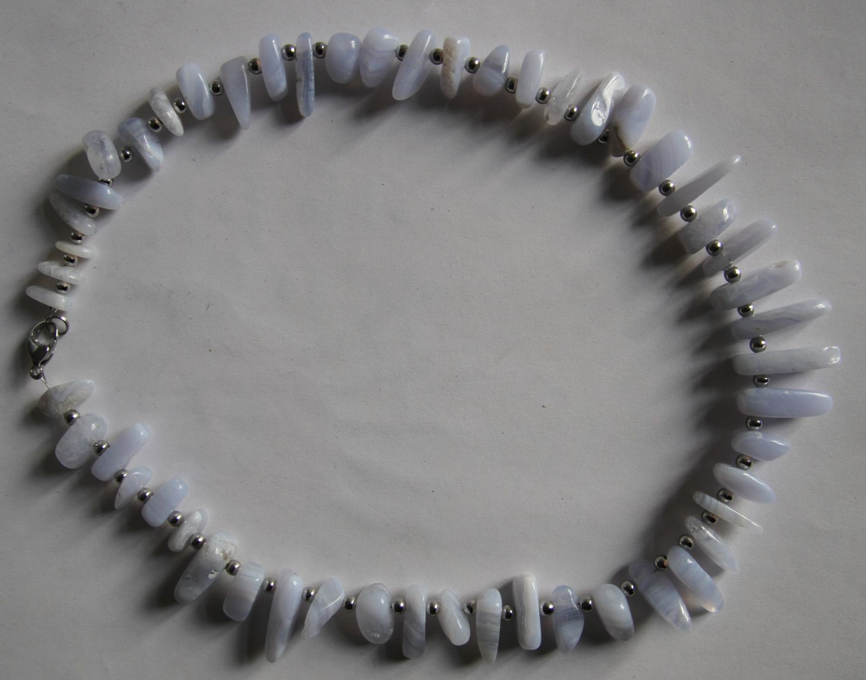 Ketten: Neu: Chalcedon Chalzedon Kette Collier mit Edelstahl Perlen – Neu (gemäss Beschreibung) aus Matten b. Interl von Edelsteingalerie 1