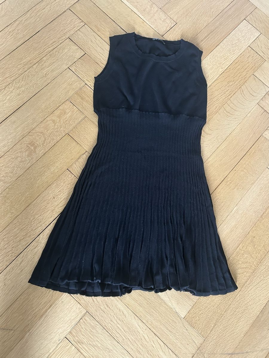 Kleider: Jolie petite robe noire, taille extensible – Gebraucht aus Neuchâtel von Yaya2020 5