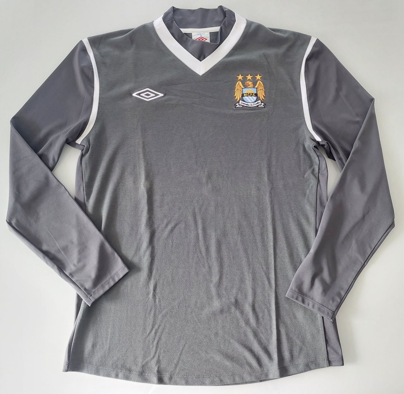 Umbro Leibchen & Hosen: Maillot Umbro Manchester City 2011-2012 – Gebraucht aus Signy von oli_sn9g