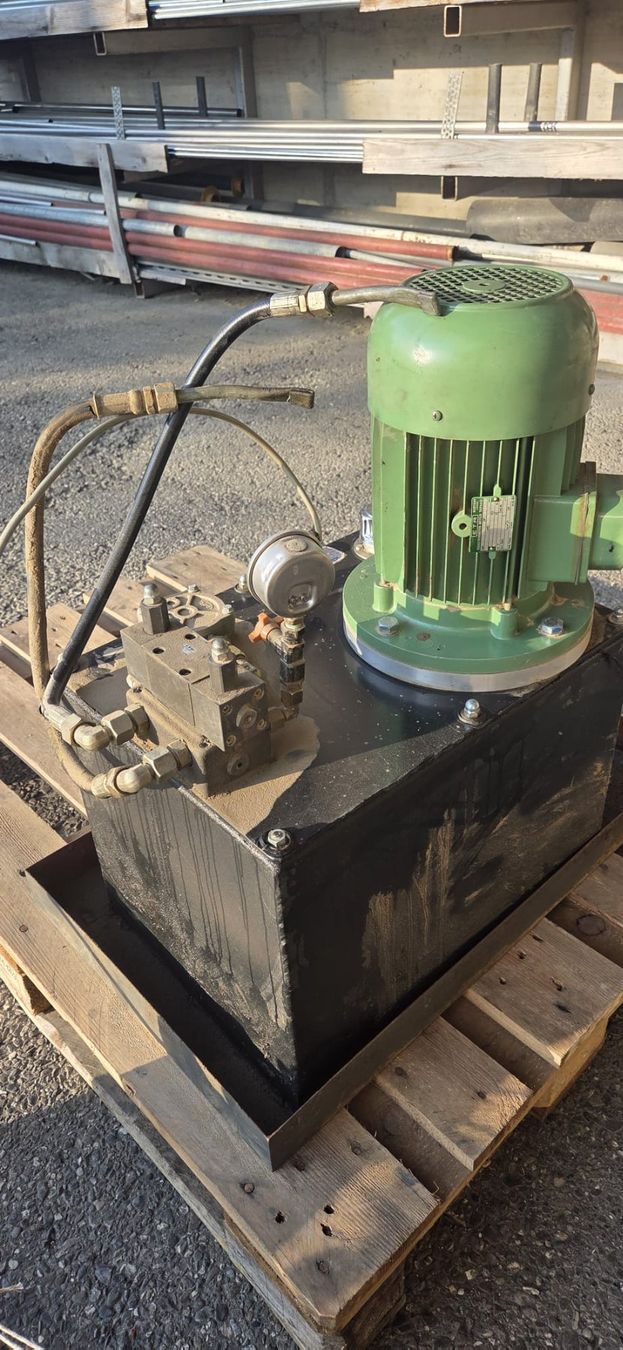 Altri prodotti elettronici: 2 Vérins hydrauliques avec agrégat – Usato da Riaz venduto da J.piller 4