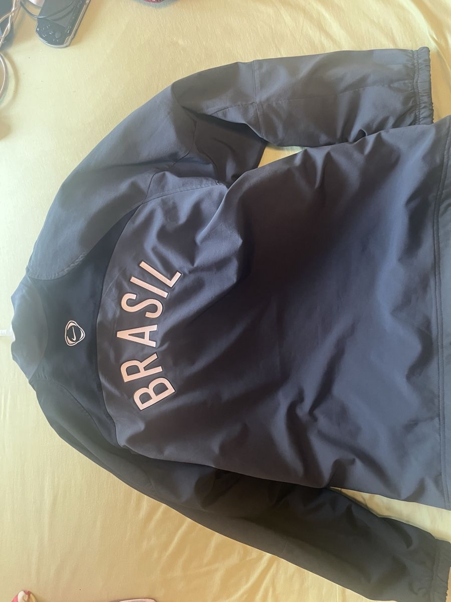 Lotti di vestiti: Nike Brasilien, PSG & Adidas – Usato da Buchs AG venduto da dim_6c9l 4
