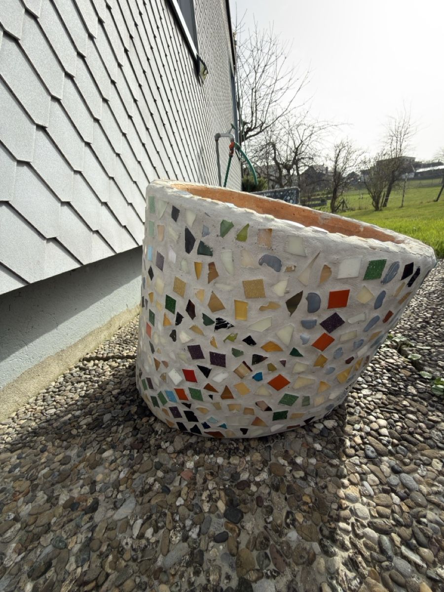 Vasi per fiori: Mosaikgartentopf aus Ton – Usato da Thunstetten venduto da AffolterR 2