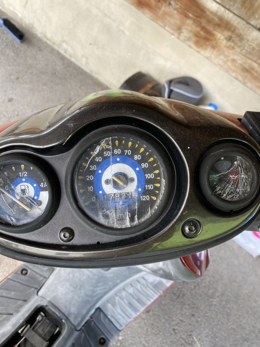 Suzuki Scooter: Scooter / Roller Suzuki Katana 50 – Usato da Gstaad venduto da Ns07 4