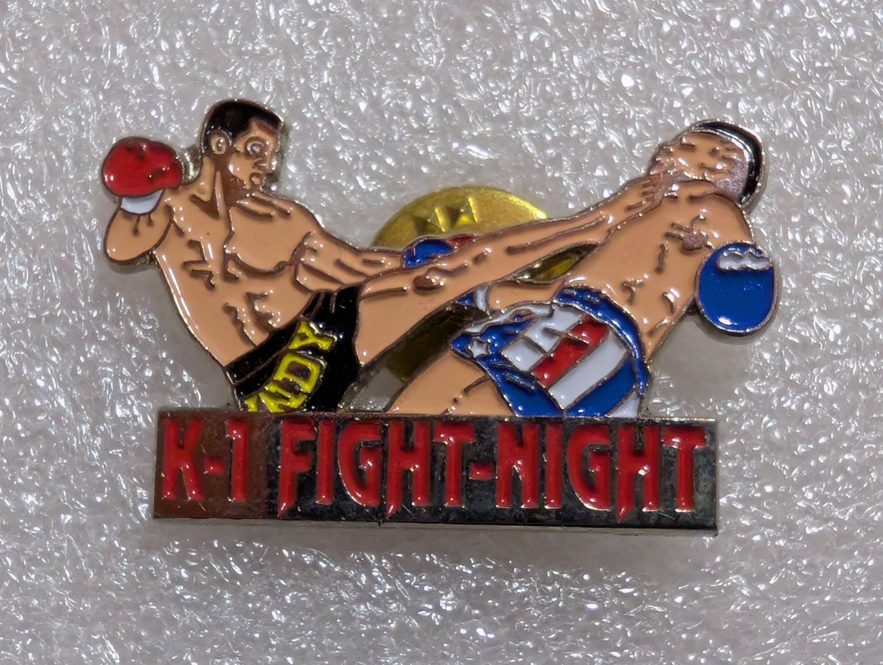 Placchette & Badge: Ansteckpin 214: K-1 Fight Night – Usato da Oppligen venduto da Pin-Fall-Shop