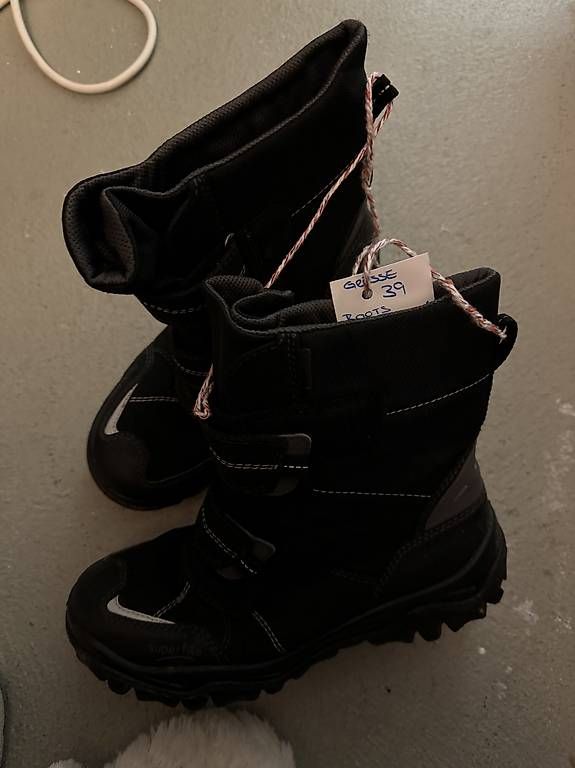 Scarpe da donna: Winter Boots schwarz Grösse 39 – Usato da Cham venduto da Kaylua 2