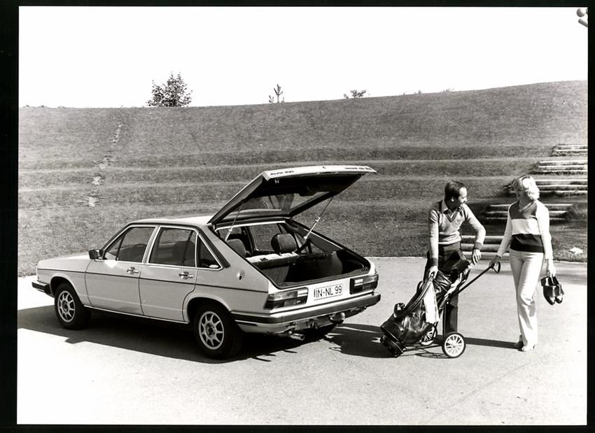 Fotografie & Manifesti: Fotografie Auto Audi 100 Avant, Paar mit – Usato da Berlin venduto da bartko-reher